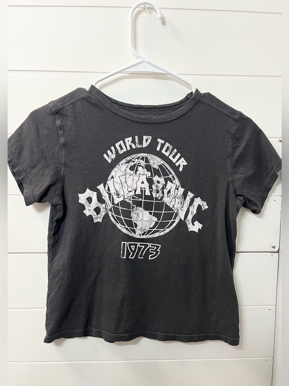 Billabong graphic crop tee